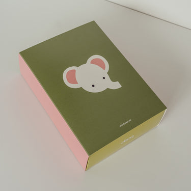 Geschenkbox von das boep zum Verpacken und Verschenken an Schwangere oder zur Geburt mit Babypflege.