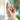Person hält Naturkosmetik med Balsam Mini für sehr empfindliche Haut und Neurodermitis von das boep in der Hand