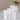 Die med Serie von das boep, die speziell für empfindliche Haut entwickelt wurde, steht auf einem Tisch und im Hintergrund ist eine Blumenvase zu sehen.