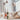 Das Babybadeöl, ein pflegender Badezusatz und das Babymandelöl zur Babymassage von das boep für Babys stehen auf dem Wickeltisch