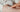 Baby mit Neurodermitis wird mit med Basiscreme von das boep eingecremt