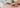 Baby mit Neurodermitis wird mit med Basiscreme von das boep eingecremt