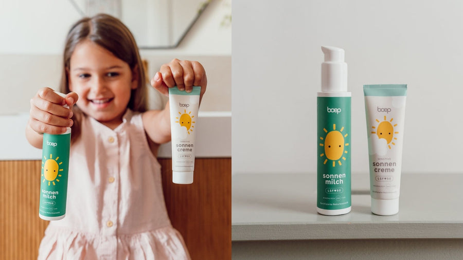 Auf der linken Seite hält ein Mädchen die Mineralische Sonnenmilch und die mineralische Sonnencreme mit LSF50 von das boep für Schwangere, Babys, Kinder und empfindliche Haut in die Kamera und rechts stehen die beiden Produkte auf einem Tisch.