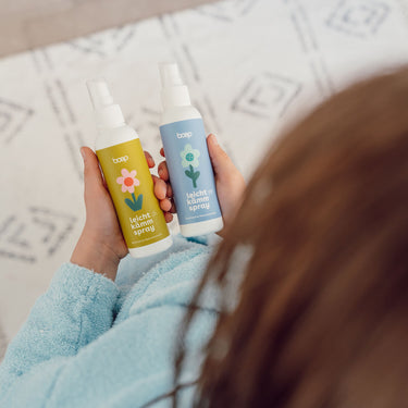 Das Leichtkämmspray von das boep hilft gegen zerzauste Kinderhaare und ist mit und ohne Duft erhältlich