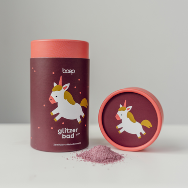 Pflegender Badezusatz von das boep für Kinder und trockene Haut der als Badewasserfarbe das Wasser pink färbt