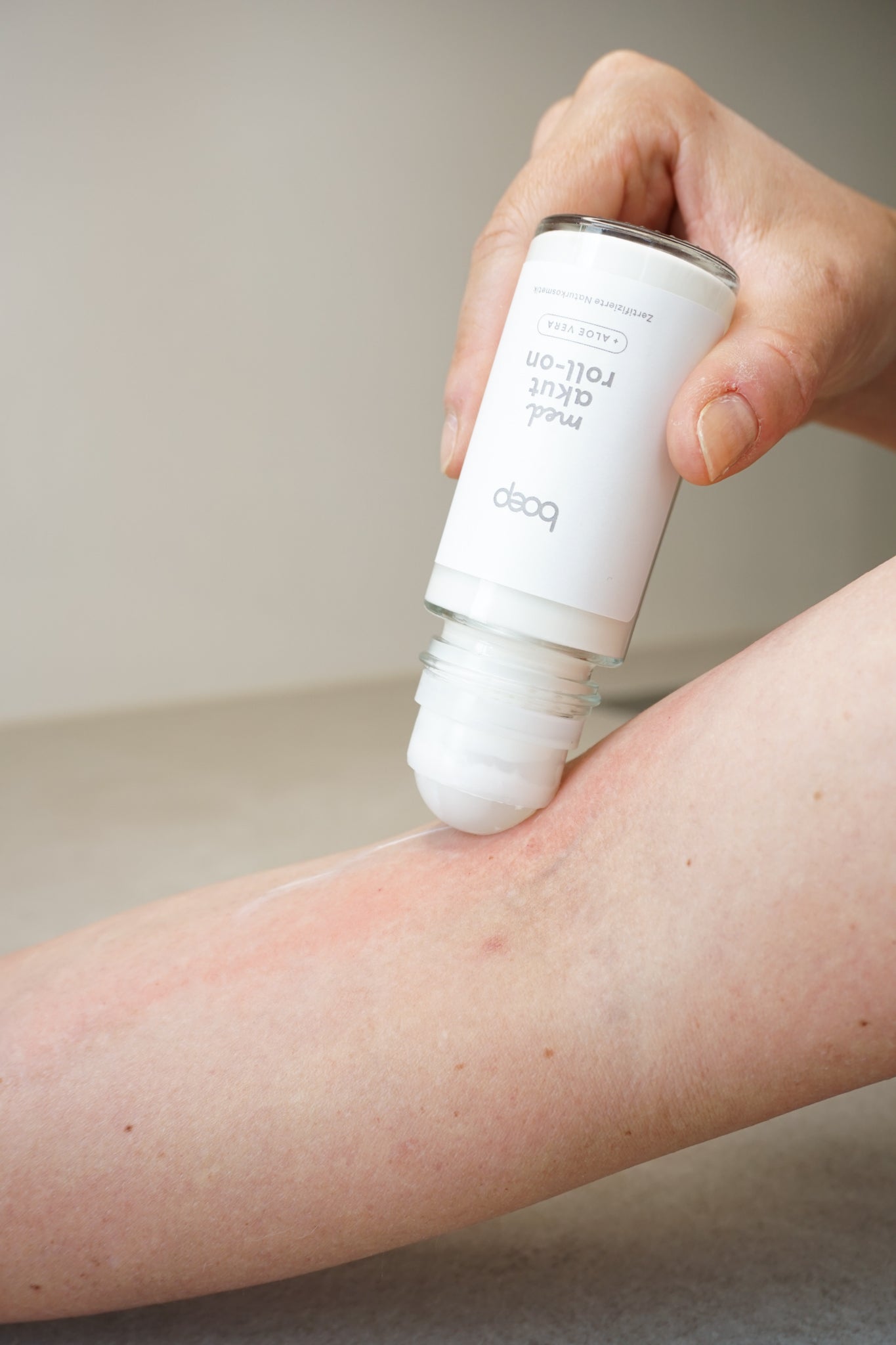 Der med Akut Roll-On kann bei atopischer Haut und juckender Haut verwendet werden