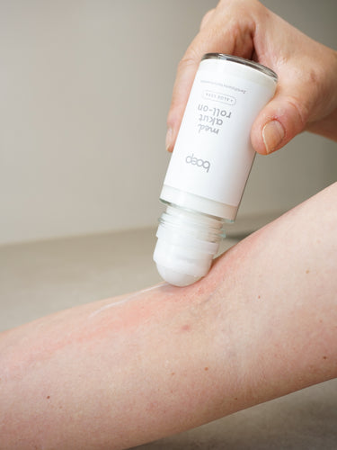 Der med Akut Roll-On kann bei atopischer Haut und juckender Haut verwendet werden