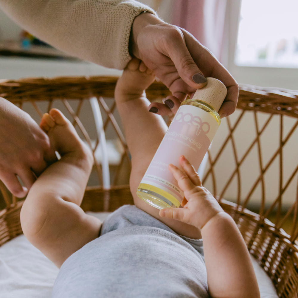 Das Babymandelöl von das boep ist natürlich vegan, tierversuchsfrei und dermatologisch getestet. Es ist ideal für die Babypflege und Babymassage.